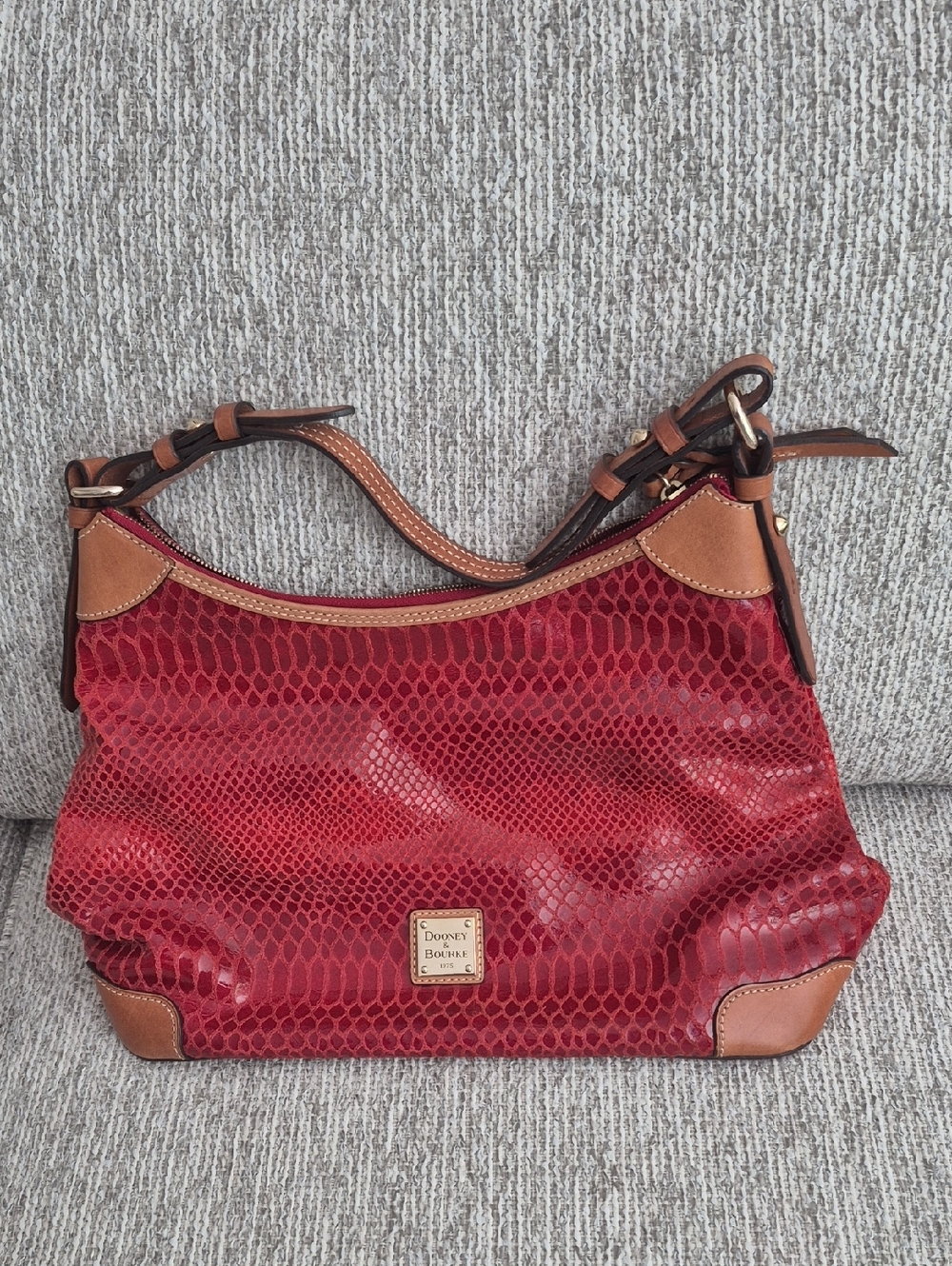 RED LEATHER DOONEY & BOURKE BAG,LIKE NEW,NON SMOKER,CLEAN